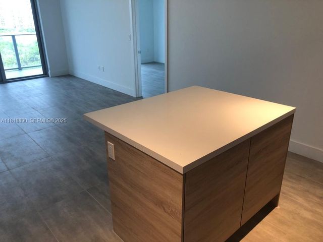 16385 Biscayne Boulevard 1005, North Miami Beach, FL 33160