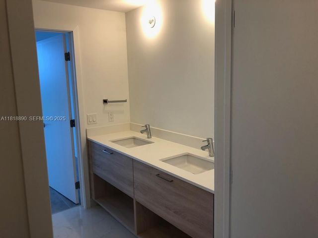 16385 Biscayne Boulevard 1005, North Miami Beach, FL 33160
