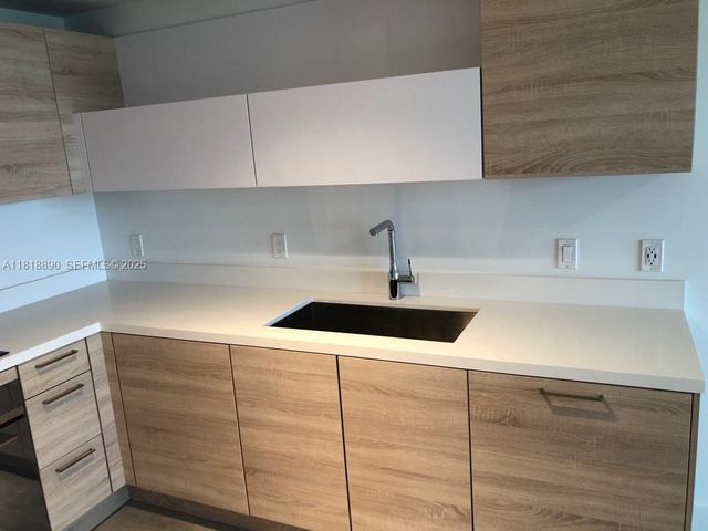 16385 Biscayne Boulevard 1005, North Miami Beach, FL 33160
