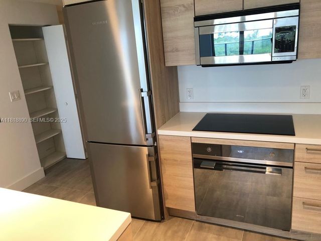 16385 Biscayne Boulevard 1005, North Miami Beach, FL 33160
