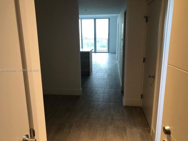 16385 Biscayne Boulevard 1005, North Miami Beach, FL 33160