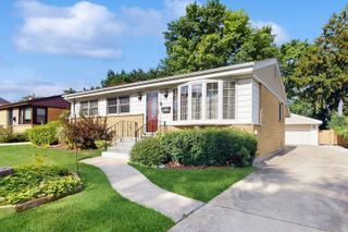 576 Amherst Avenue, Des Plaines, IL 60016