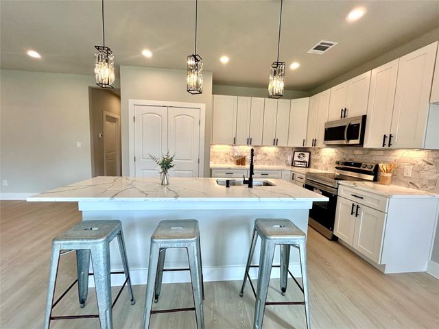 113 E Keomuku LN, Bastrop, TX 78602