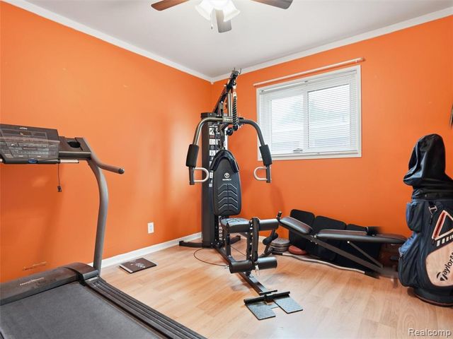 21601 Parkway Street, Saint Clair Shores, MI 48082