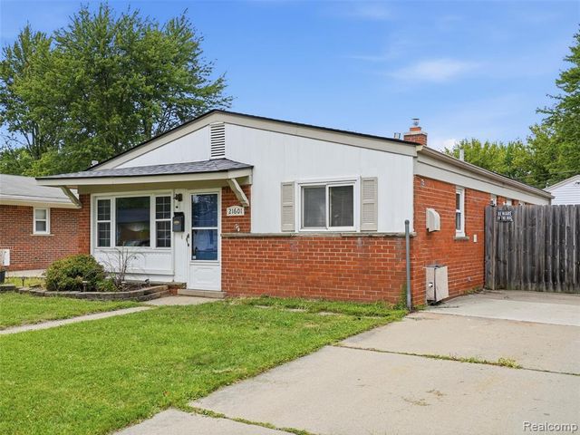 21601 Parkway Street, Saint Clair Shores, MI 48082
