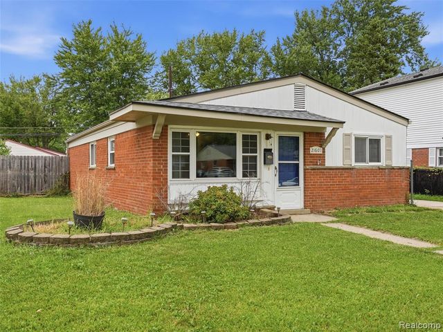 21601 Parkway Street, Saint Clair Shores, MI 48082