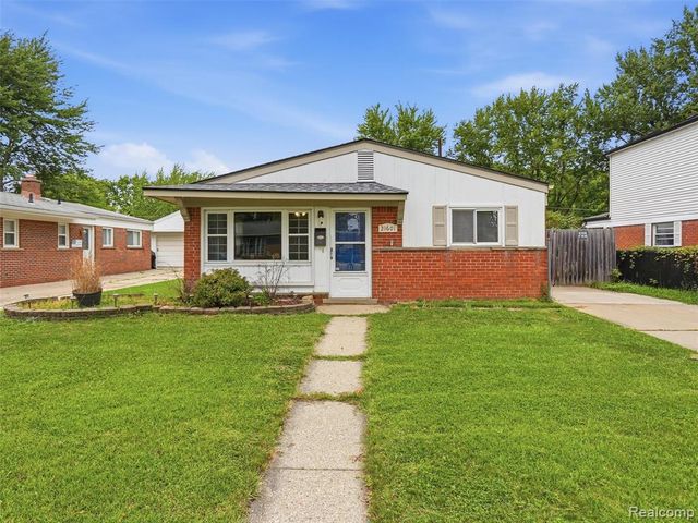 21601 Parkway Street, Saint Clair Shores, MI 48082