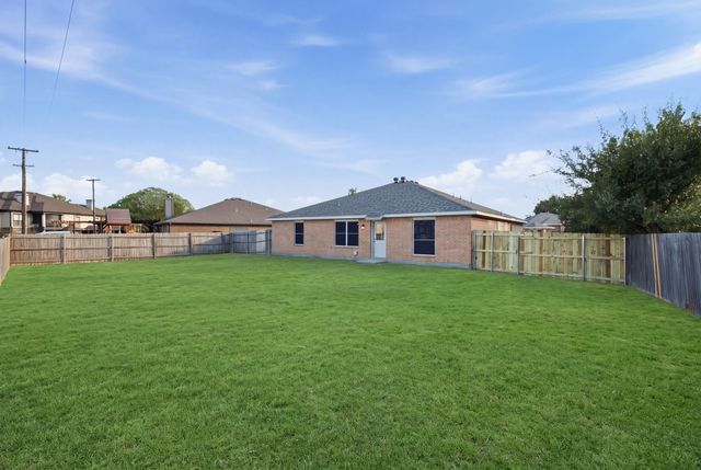 1627 Sequoia Drive, Krum, TX 76249