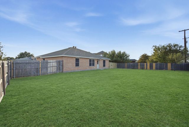 1627 Sequoia Drive, Krum, TX 76249
