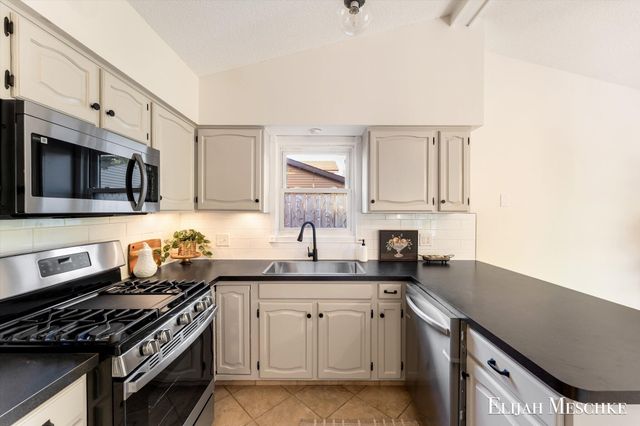 4648 Flying Eagle Drive Se, City Of Kentwood, MI 49548