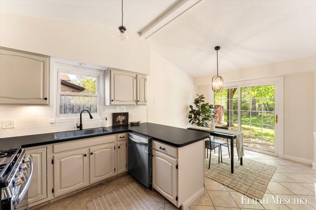 4648 Flying Eagle Drive Se, City Of Kentwood, MI 49548