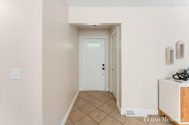 4648 Flying Eagle Drive Se, City Of Kentwood, MI 49548