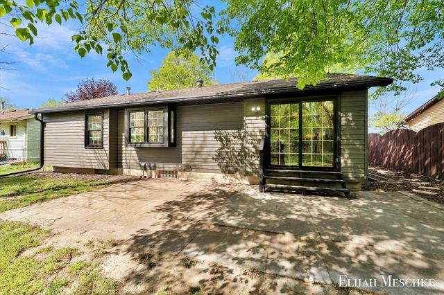 4648 Flying Eagle Drive Se, City Of Kentwood, MI 49548