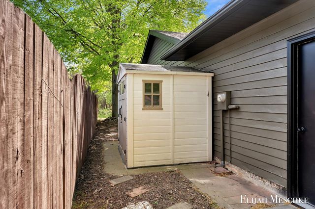 4648 Flying Eagle Drive Se, City Of Kentwood, MI 49548
