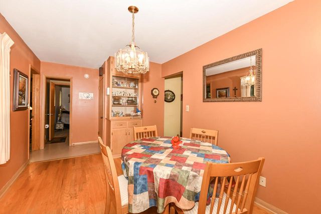 234 Millwood LANE, Waukesha, WI 53188