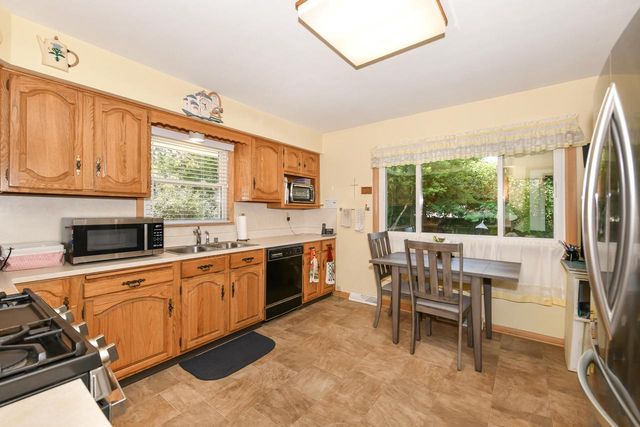 234 Millwood LANE, Waukesha, WI 53188