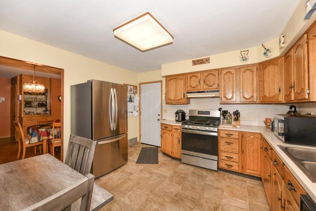 234 Millwood LANE, Waukesha, WI 53188