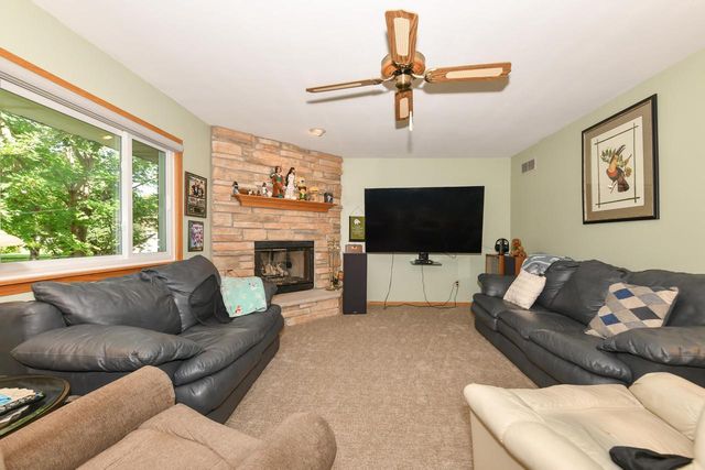 234 Millwood LANE, Waukesha, WI 53188