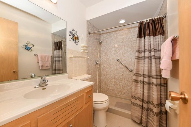 234 Millwood LANE, Waukesha, WI 53188