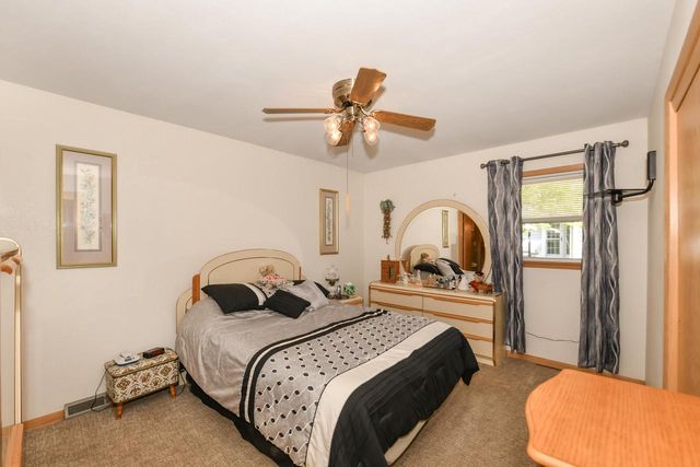 234 Millwood LANE, Waukesha, WI 53188