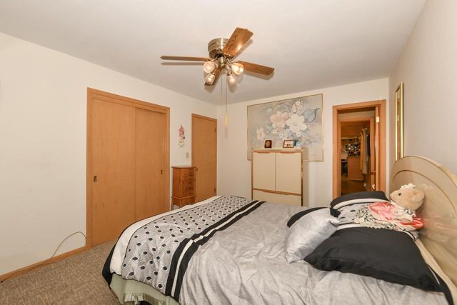 234 Millwood LANE, Waukesha, WI 53188
