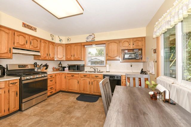 234 Millwood LANE, Waukesha, WI 53188