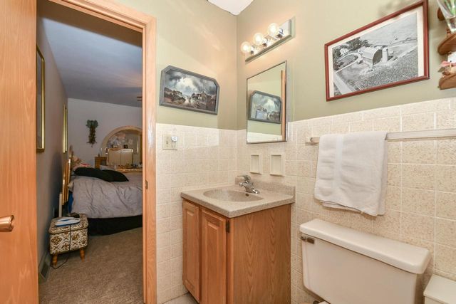 234 Millwood LANE, Waukesha, WI 53188