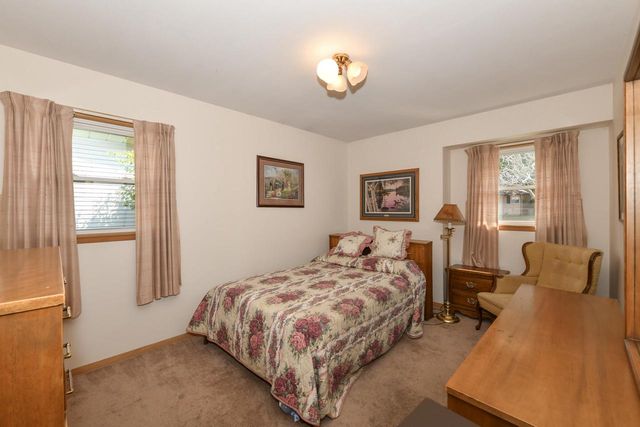234 Millwood LANE, Waukesha, WI 53188