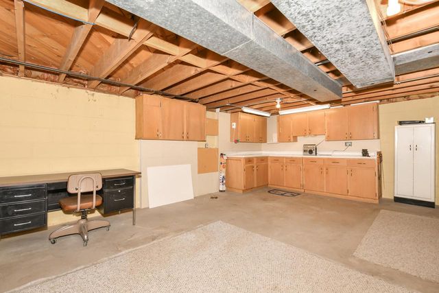 234 Millwood LANE, Waukesha, WI 53188