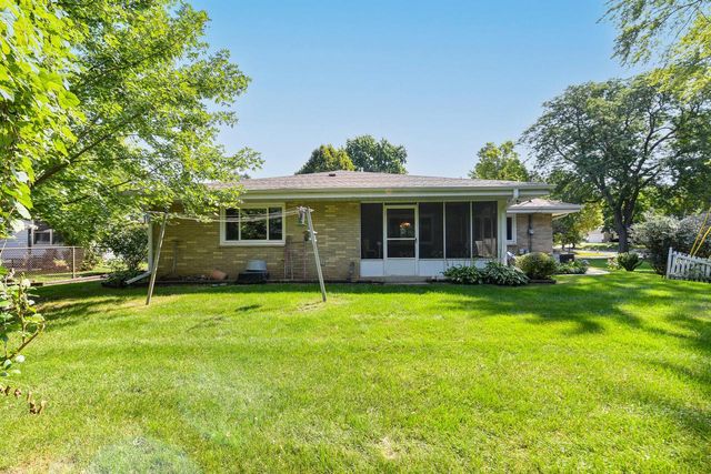 234 Millwood LANE, Waukesha, WI 53188
