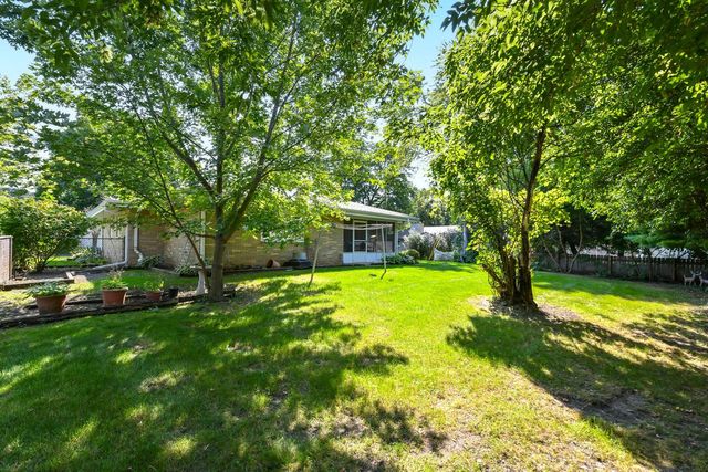 234 Millwood LANE, Waukesha, WI 53188