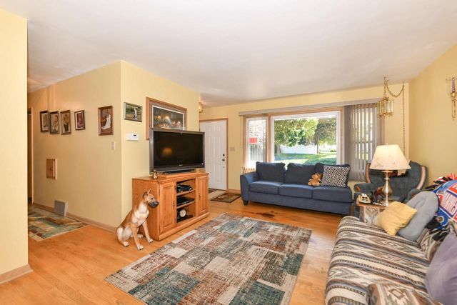 234 Millwood LANE, Waukesha, WI 53188