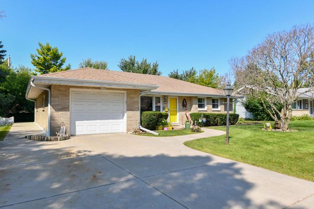 234 Millwood LANE, Waukesha, WI 53188