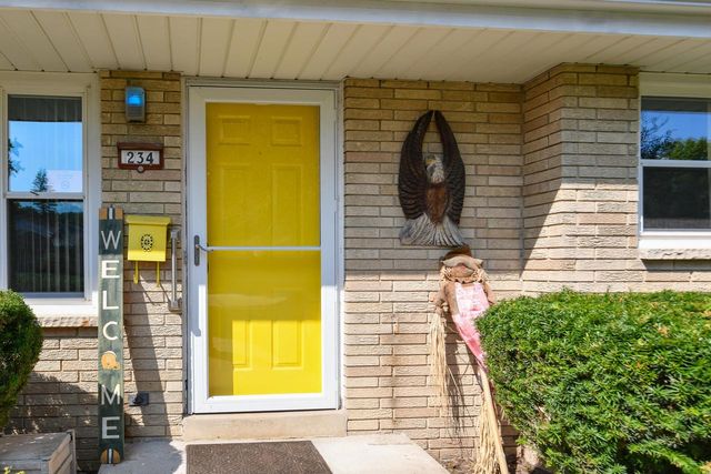 234 Millwood LANE, Waukesha, WI 53188