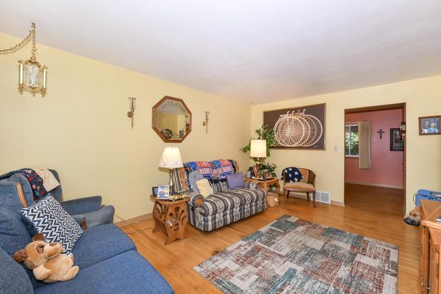 234 Millwood LANE, Waukesha, WI 53188