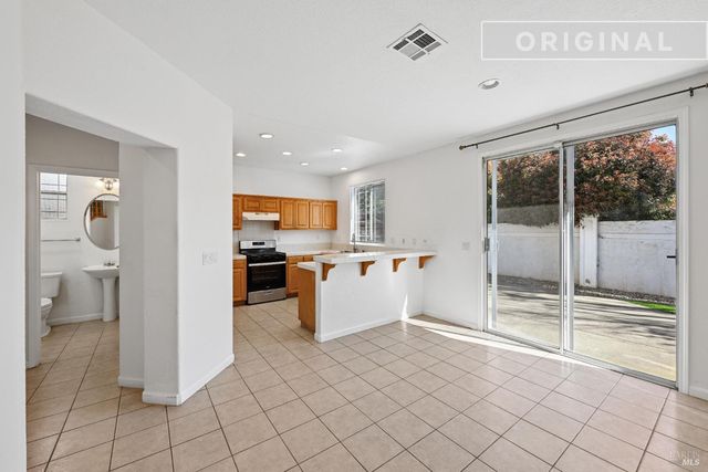 231 Roundhill Ct, Vacaville, CA 95687