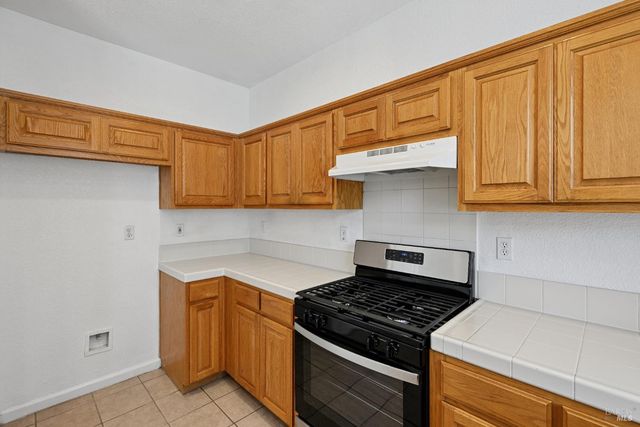 231 Roundhill Ct, Vacaville, CA 95687