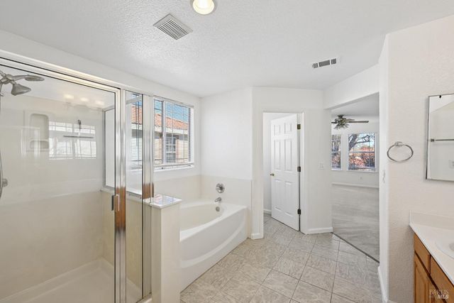 231 Roundhill Ct, Vacaville, CA 95687