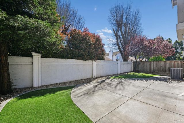 231 Roundhill Ct, Vacaville, CA 95687