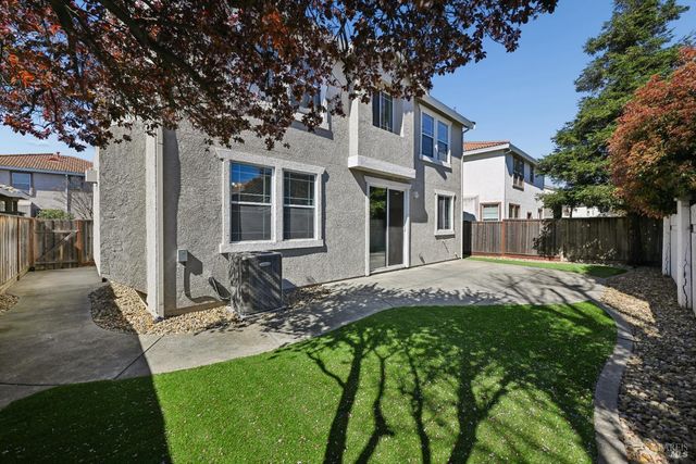 231 Roundhill Ct, Vacaville, CA 95687