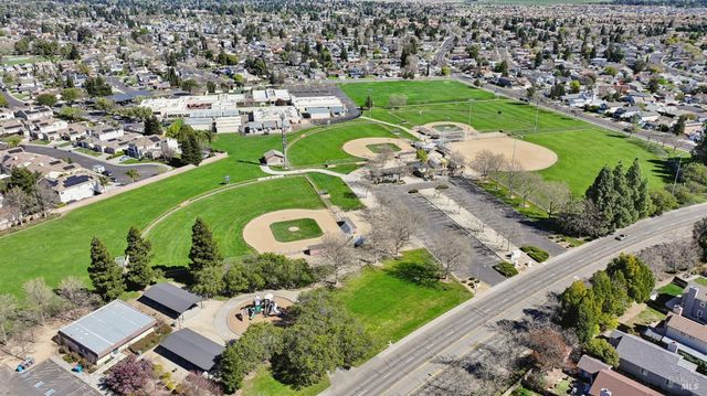 231 Roundhill Ct, Vacaville, CA 95687