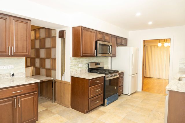 10025 Bronx Avenue, Skokie, IL 60077