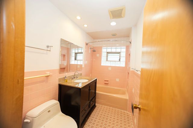 10025 Bronx Avenue, Skokie, IL 60077