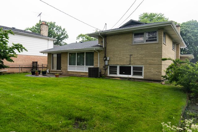 10025 Bronx Avenue, Skokie, IL 60077