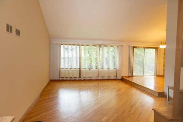 10025 Bronx Avenue, Skokie, IL 60077