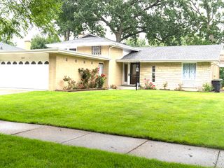 10025 Bronx Avenue, Skokie, IL 60077
