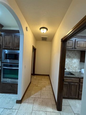 2604 SW 69th St, Lawton, OK 73505