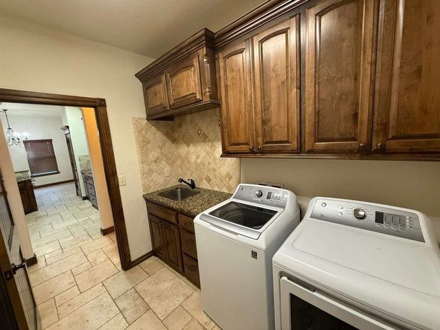 2604 SW 69th St, Lawton, OK 73505