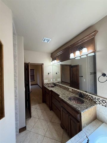 2604 SW 69th St, Lawton, OK 73505