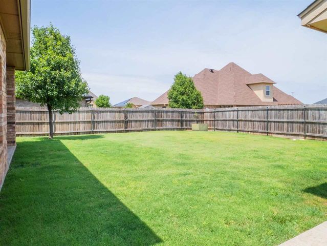 2604 SW 69th St, Lawton, OK 73505